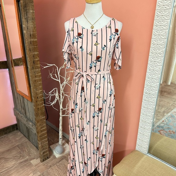 DAVI & DANI Dresses & Skirts - NEW! DAVI & DANI Pink Floral Striped Maxi Dress